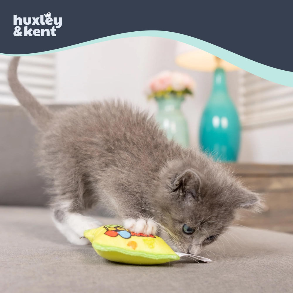 Huxley & Kent cat-toy-batting-action invites zoomies and chasing.