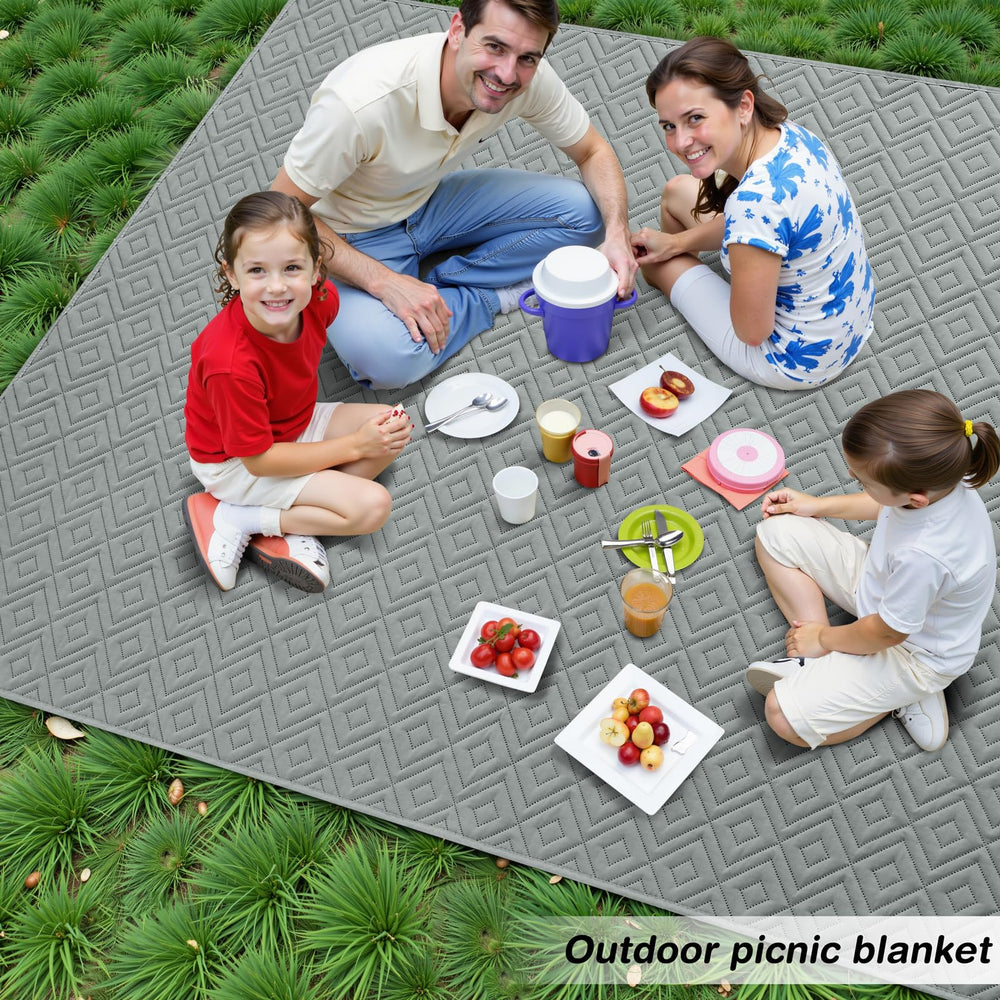Hyha waterproof dog blanket inner TPU film image emphasizes triple protection against spills.