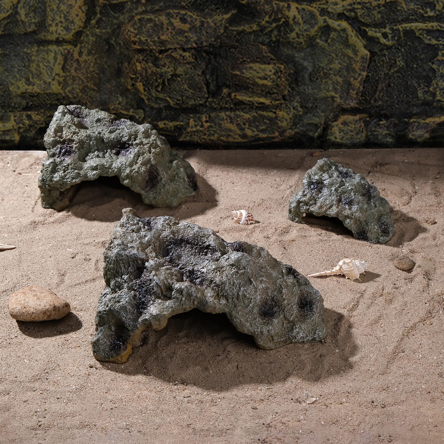 IBWell Resin Leopard Gecko Hide corner placement illustrates stability in angled tanks.