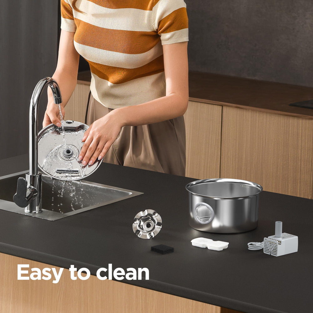 IHOUONE 2.6L capacity supports days of hydration for cats and small dogs