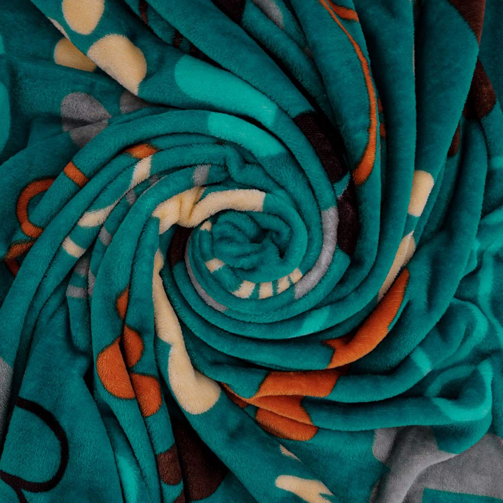 Infinity Republic Puppy Paws Nursery soft blanket suits babies during nap time.