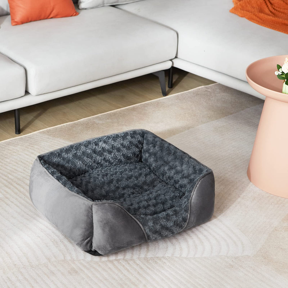 INVENHO X-Large Dog Bed plush surface cushions joints during calm sleep sessions.