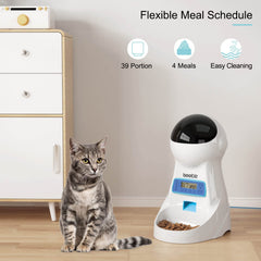Iseebiz automatic-cat-feeder desk setup demonstrates dual-power readiness for travel days