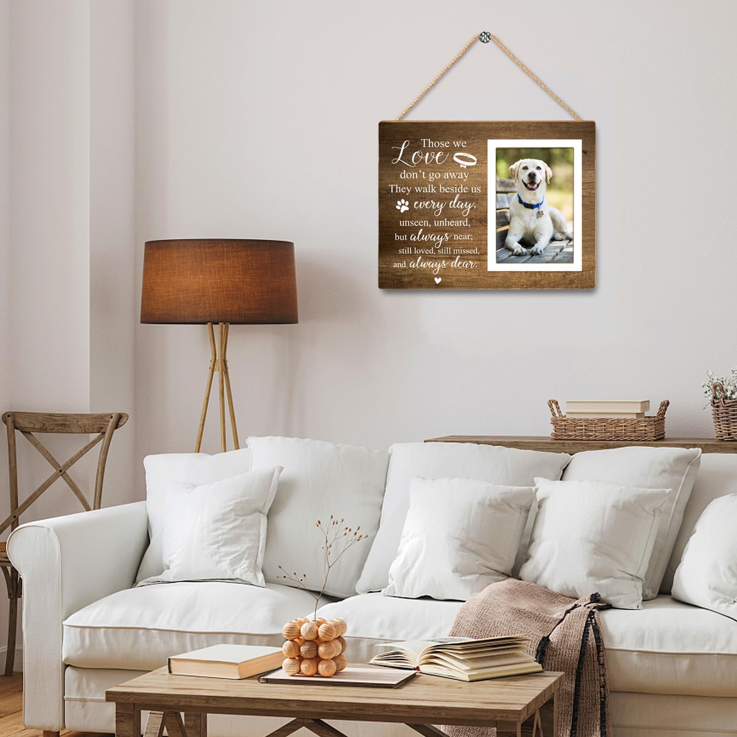 Itsoly wall-mount clips allow versatile memory display in any room