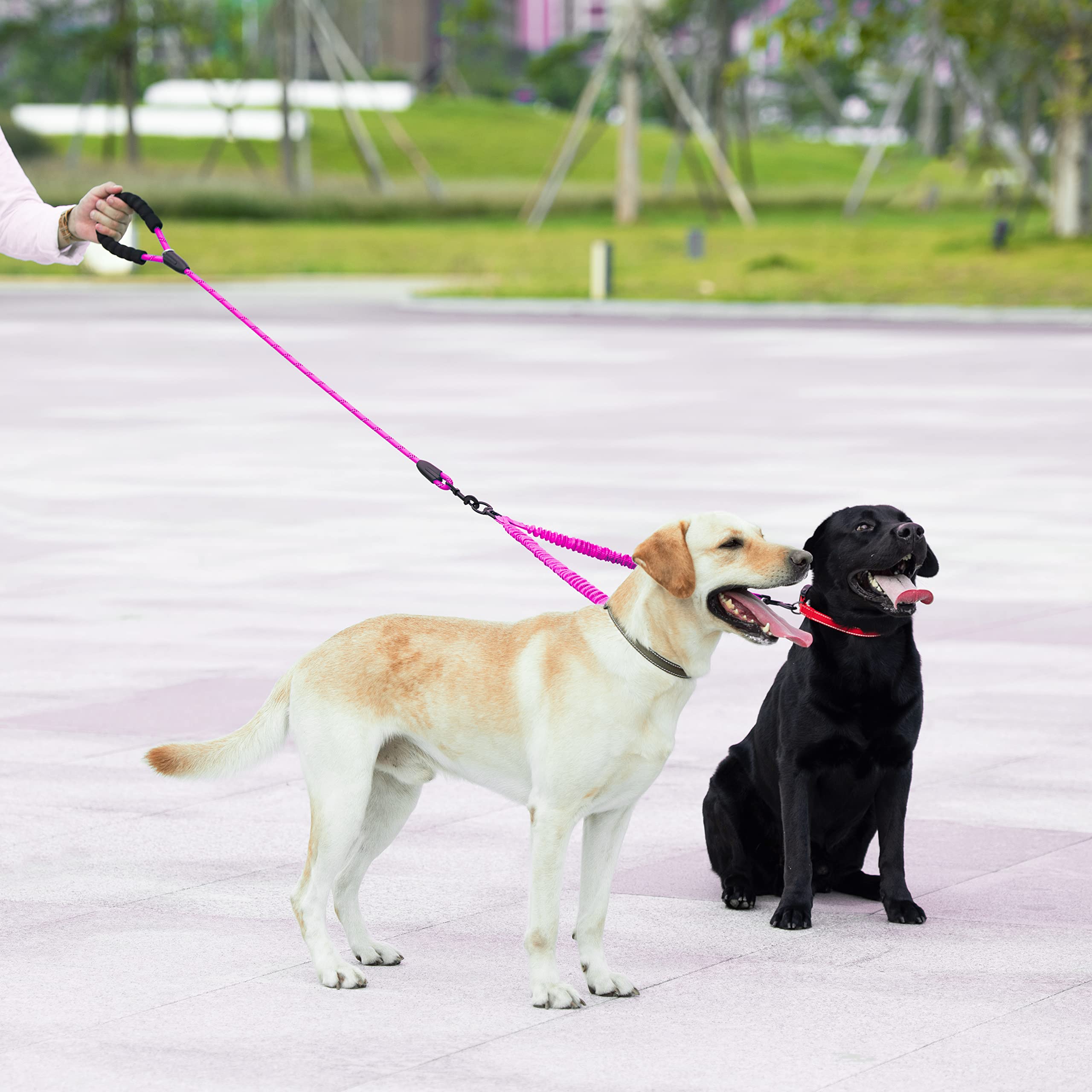 iYoShop Dual Dog Leash padded handles provide comfortable grip and hand protection.