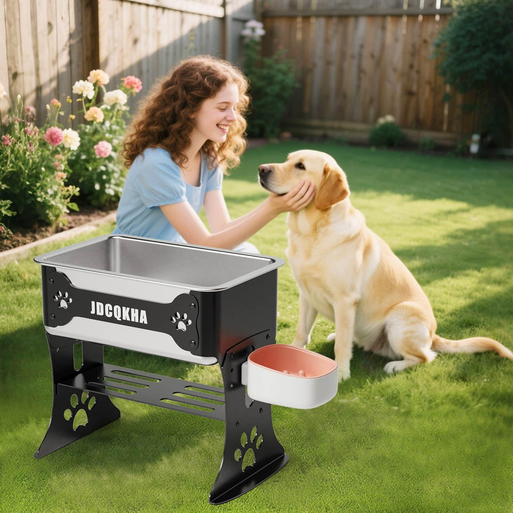 JDCQKHA large-breed dog water bowl supports bigger dogs during long sessions.