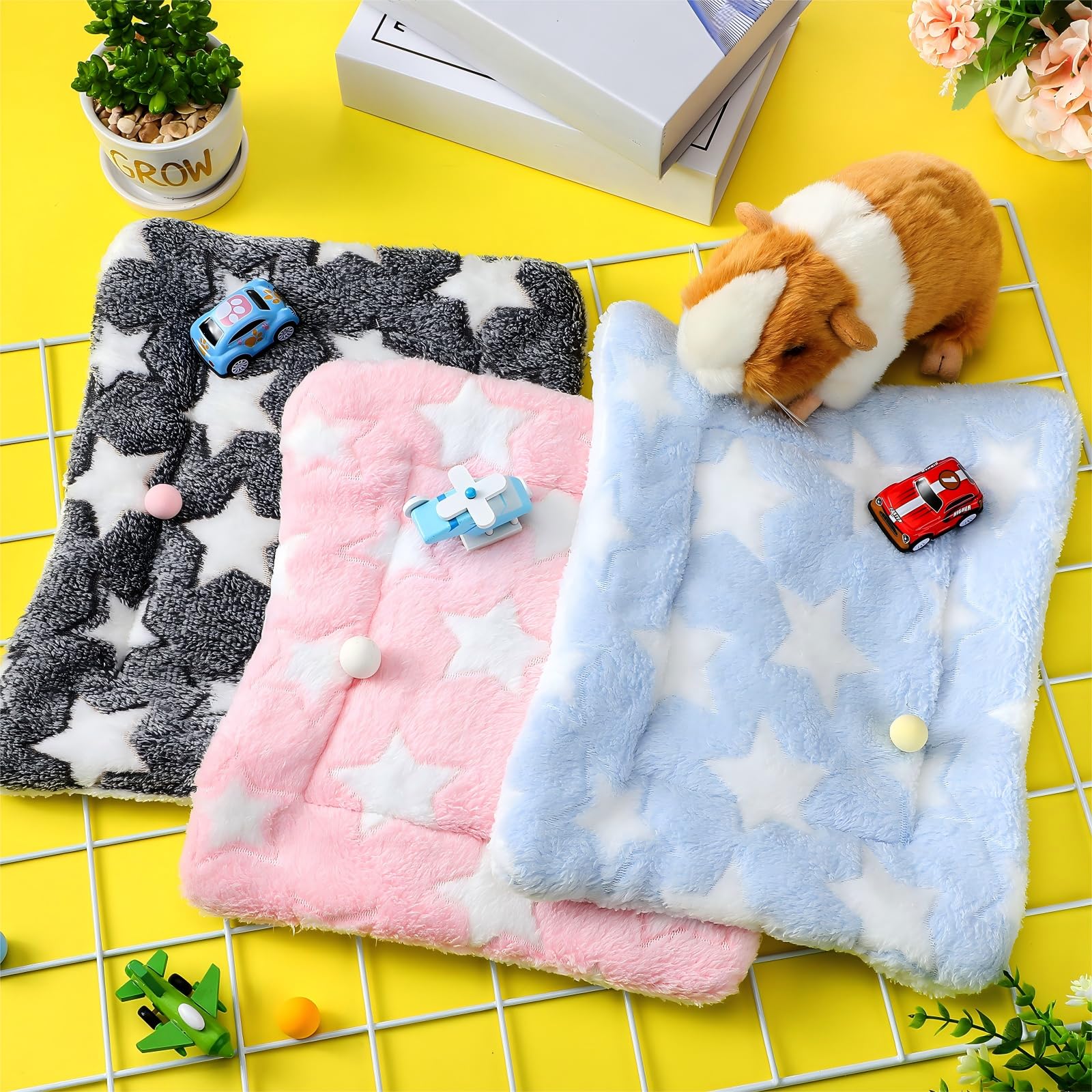 Jetec machine washable bed pad offers easy cleaning after playful days.