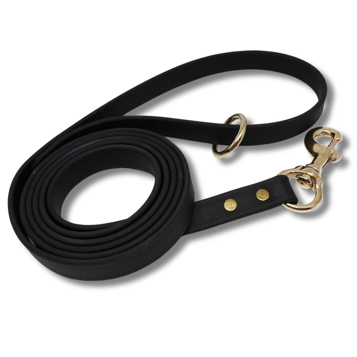 Jim Hodges Dog Training gummy-leash 4ft black in hand for controlled walks.