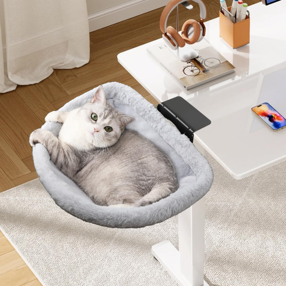 This JinxZap bed holds up to 40lbs for versatile use.