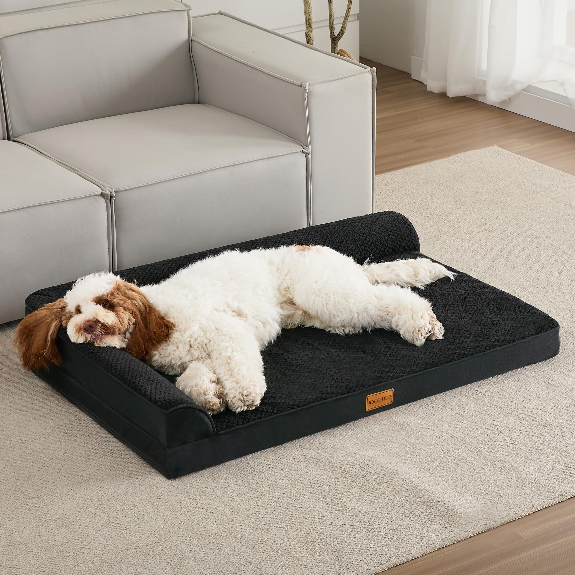 Jolifield L-shaped bed promotes head and neck comfort during cuddle sessions