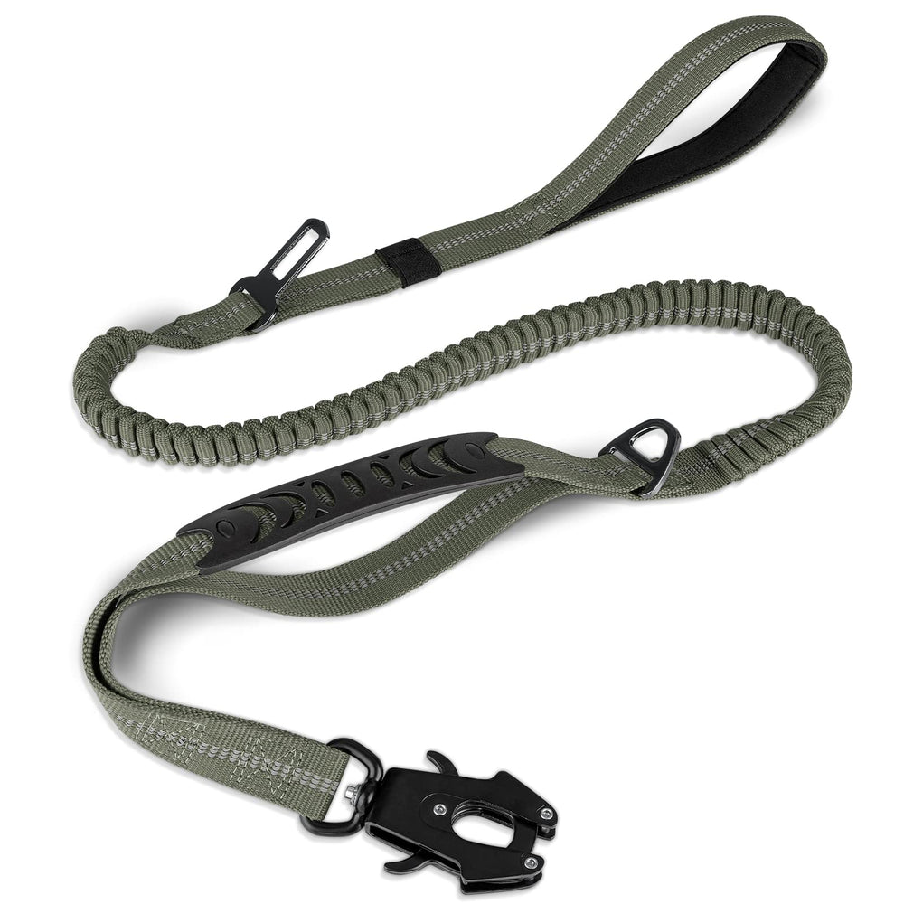 Joytale Tactical Dog Leash with frog-clip showing secure quick-release for strong pulls.