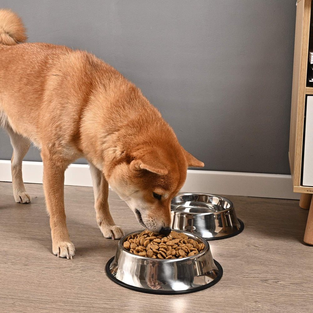 Juqiboom anti-slip base protects floors during pet meals.