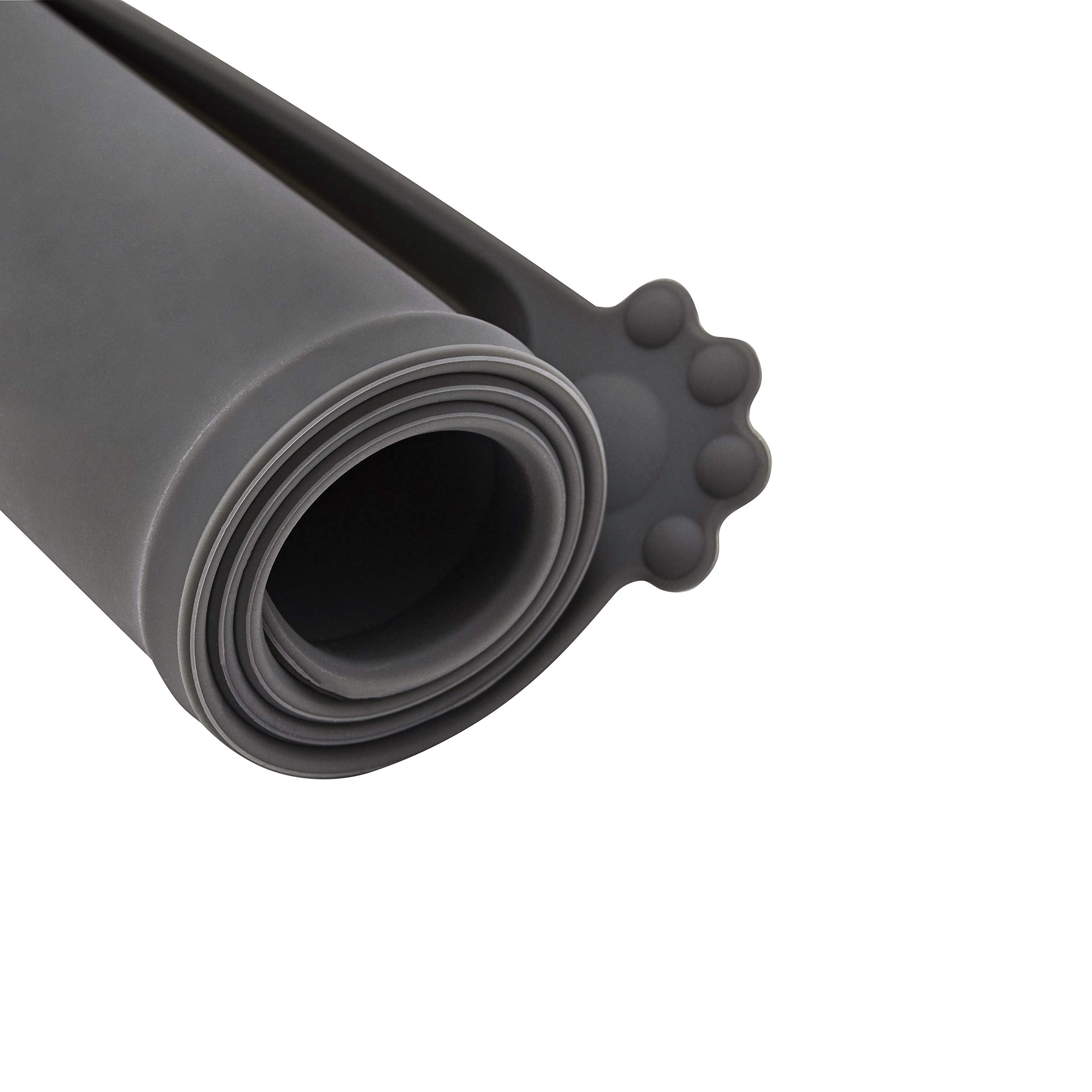 Juqiboom pet mat edge-tilt design shows spills collected for clean floors.