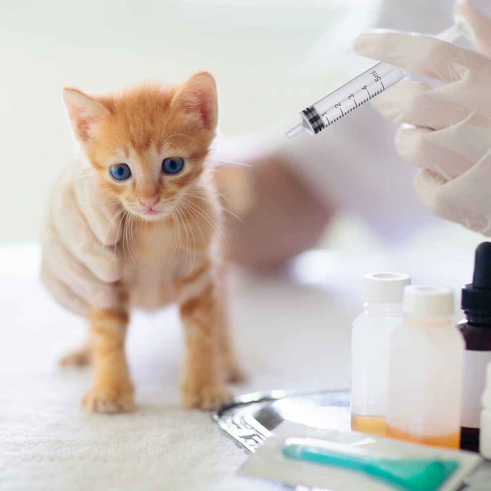 Jutom clear kitten syringe 10 ml allows medium-volume kitten feeds