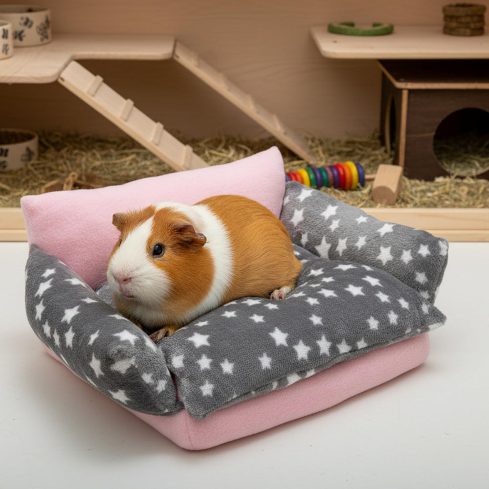 JVVGPET Guinea Pig cuddle spot fleece close-up emphasizes warmth and calm resting.