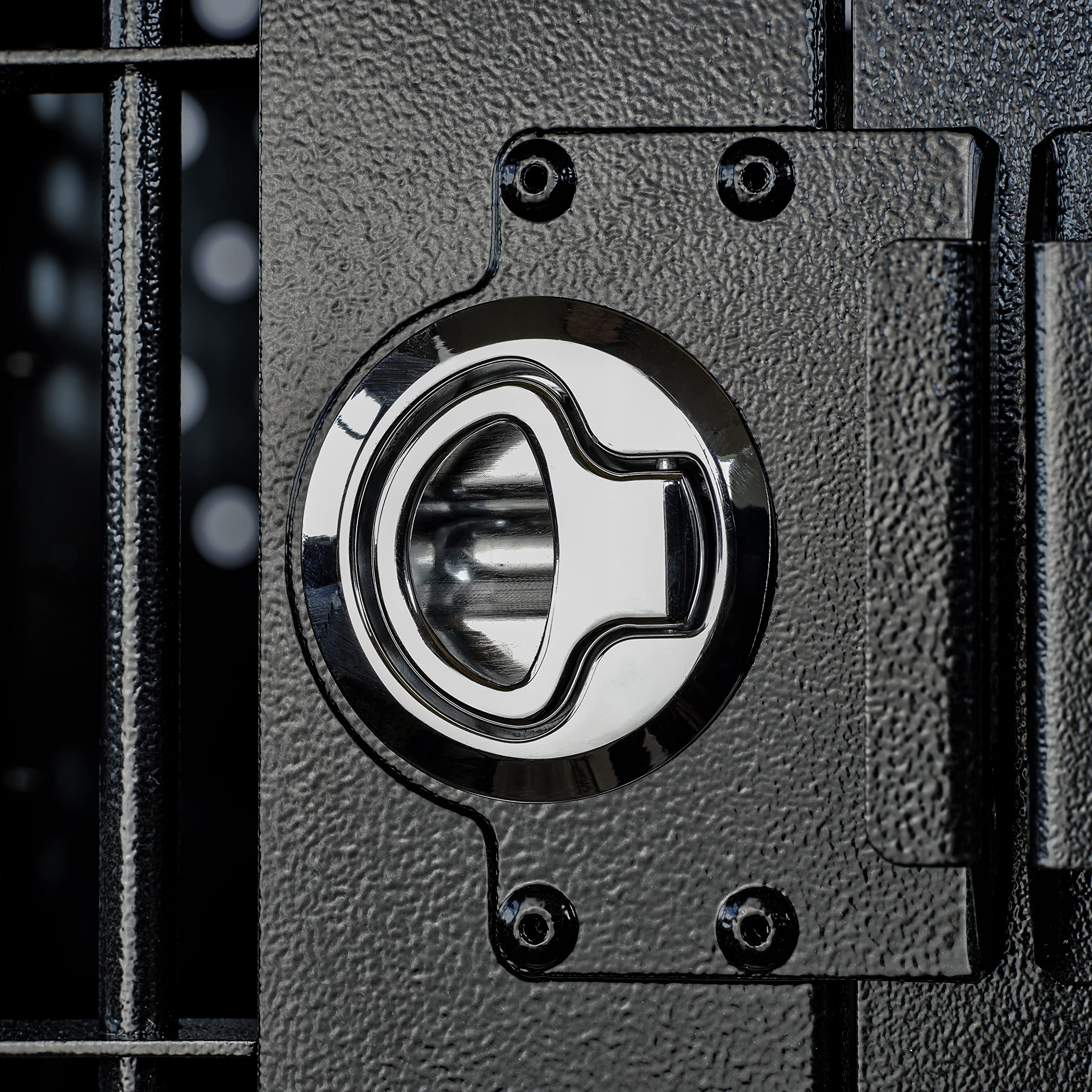 K9 Kennel Boss reinforced knurled bolts add rigidity during use