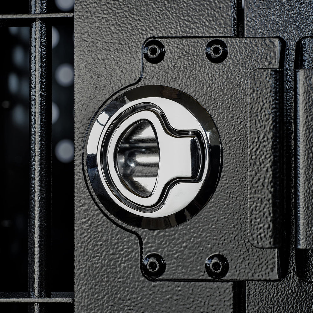 K9 Kennel Boss reinforced knurled bolts add rigidity during use