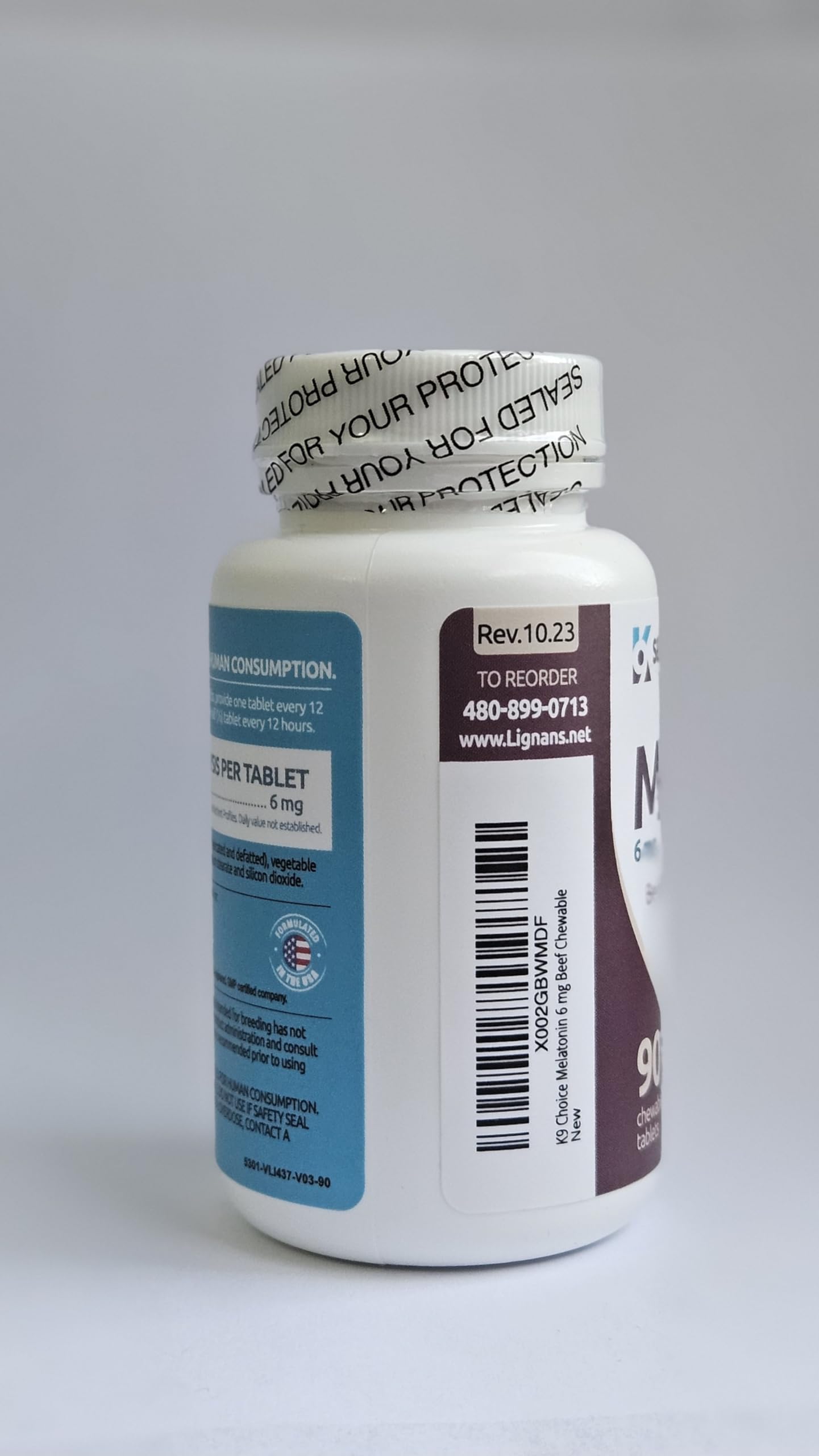 K9 Select melatonin chewy tablets with beef scent illustrate palatability and convenience.
