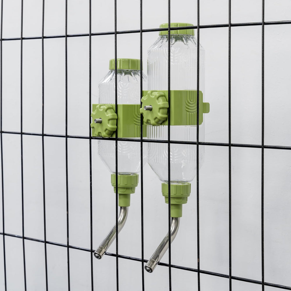 Kassiva bottle double-splint design stabilizes in a busy cage.