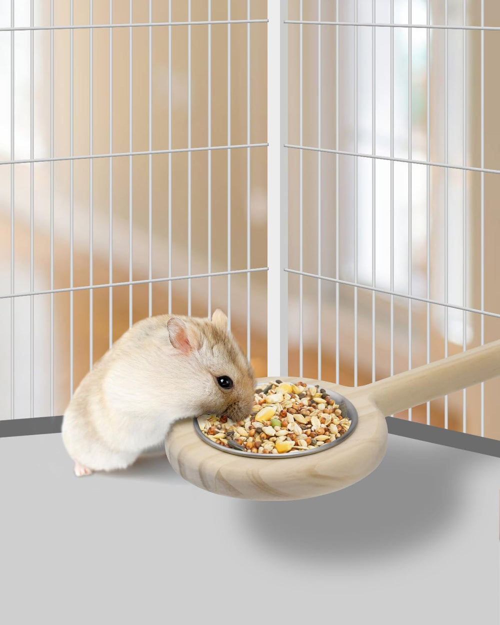 KATUMO bird dish stand design helps keep the cage tidy and organized.