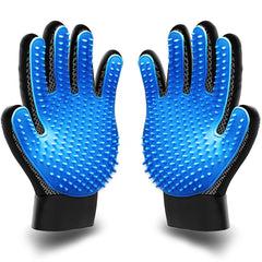 KENNELS & KATS grooming gloves close-up showing 260 tips for gentle detangling and shine.