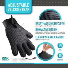 KENNELS & KATS silicone tips detangle coat and promote circulation during grooming session.