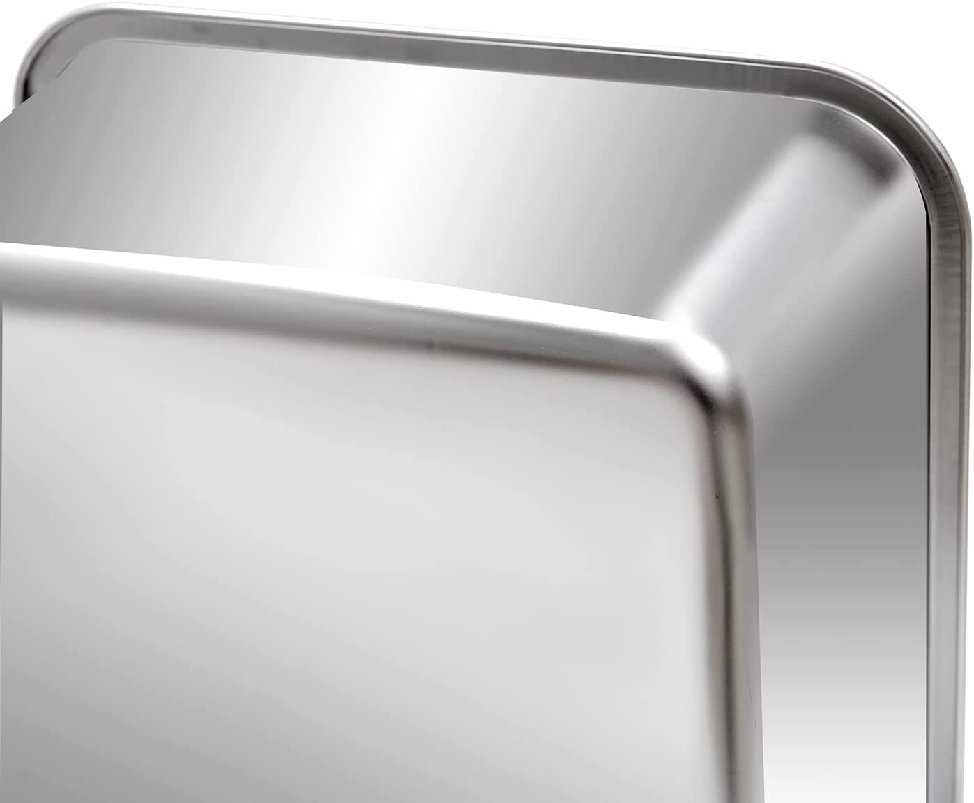 Kichwit stainless steel litter box image highlighting odor-free design versus plastic.