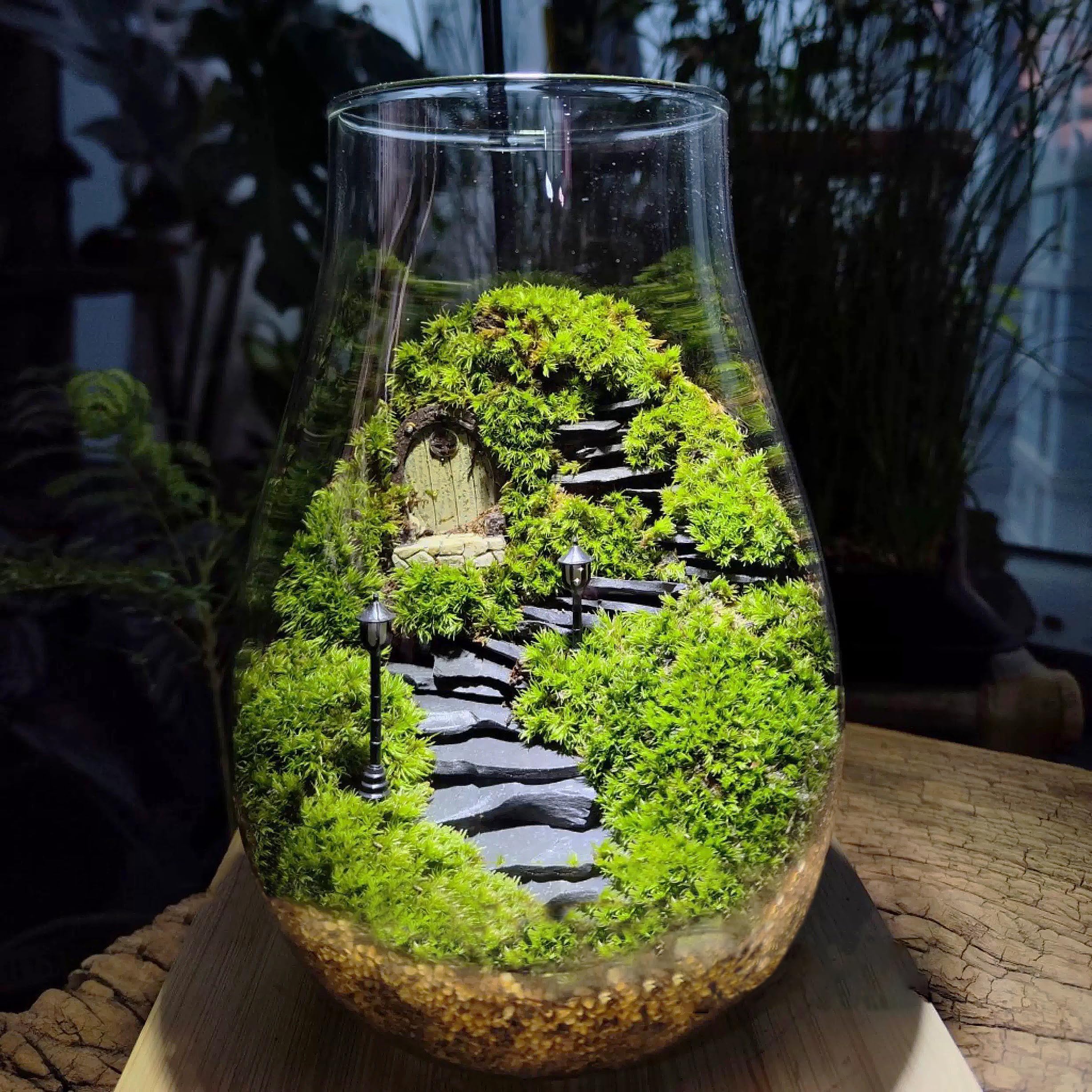 KINGRUI slate rocks for reptile terrariums provide climbing surfaces and hiding spots.