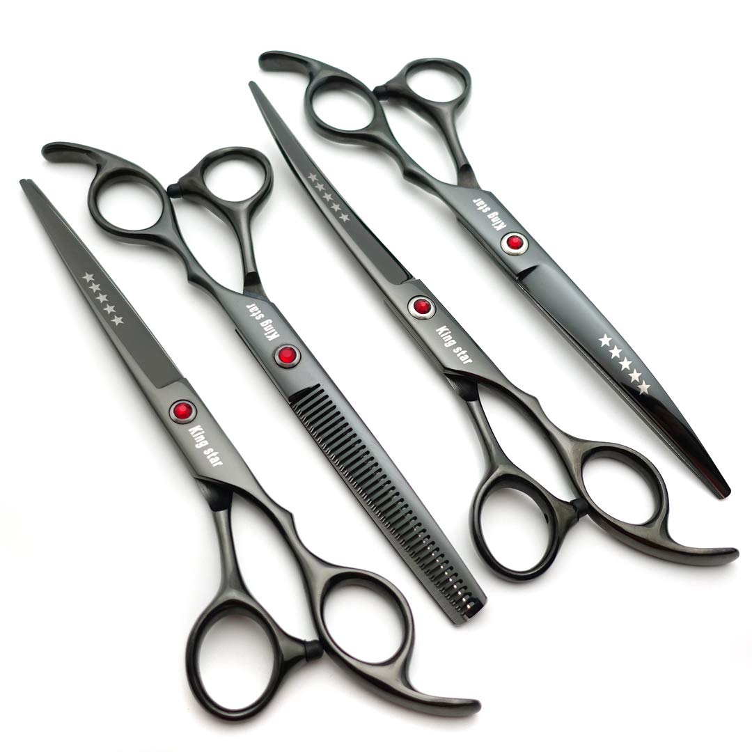 KINGSTAR in-use shot shows ergonomic grip and precise control during grooming.