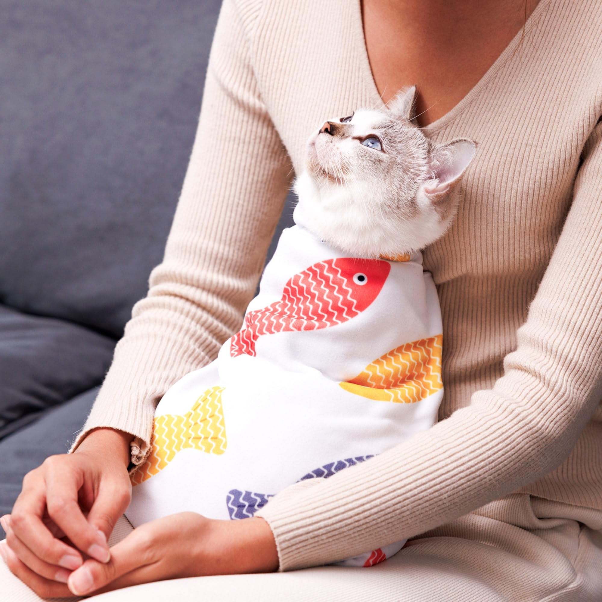 Kiorafoto compact, travel-ready wrap supports quick grooming on the go.