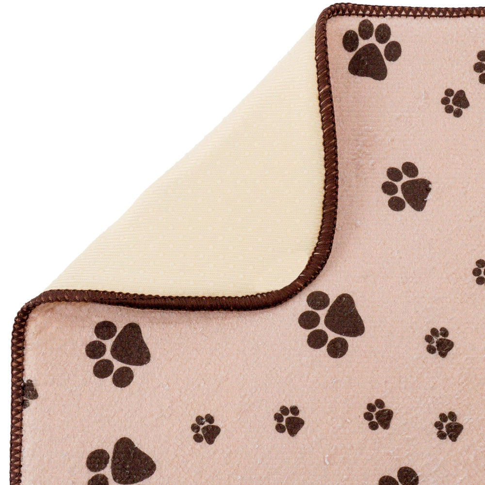 Kitchen Basics pet bowl mat bowls on mat demonstrates anti-skid design keeps bowls steady.
