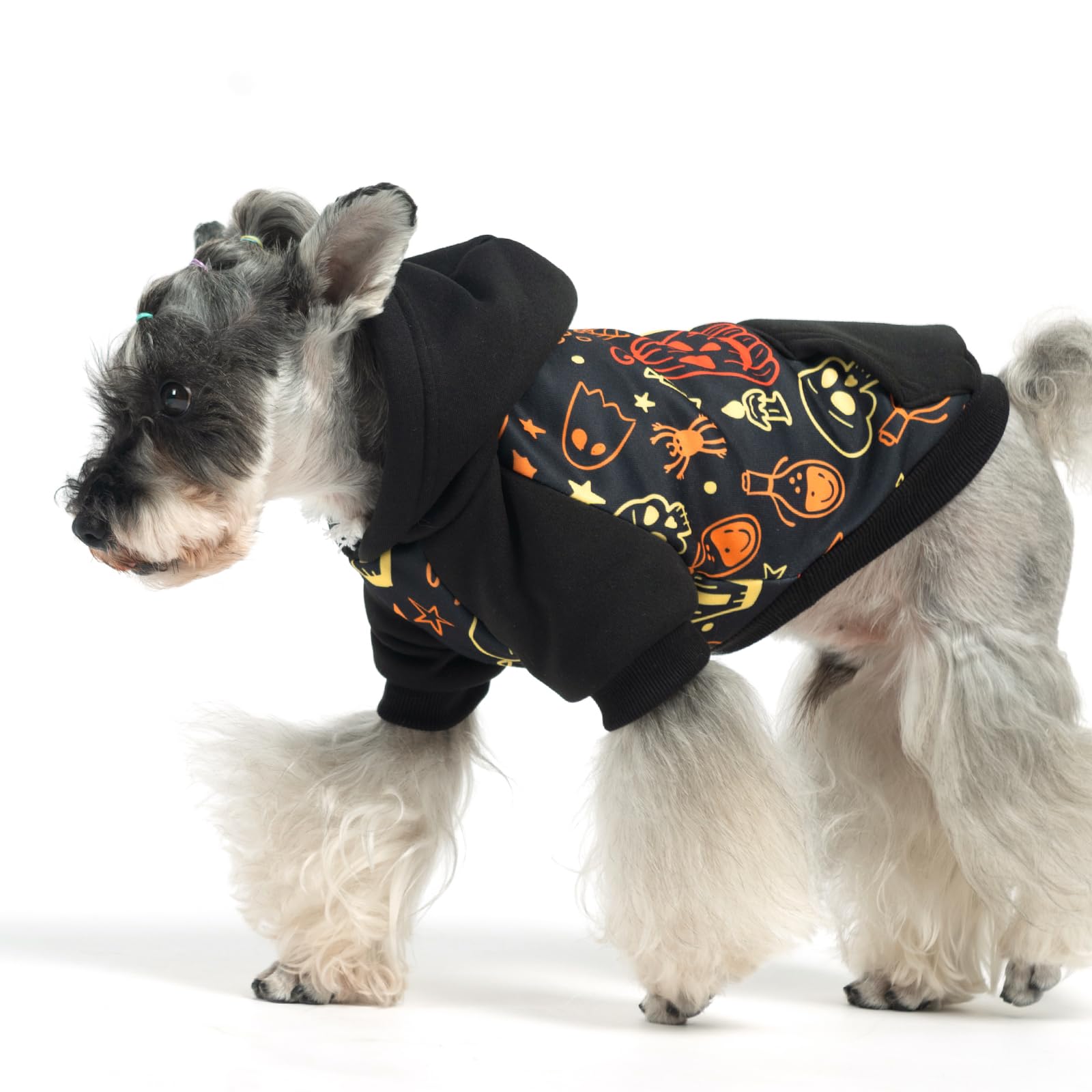 KOOLTAIL adjustable drawstring hood provides wind protection on outdoor strolls.