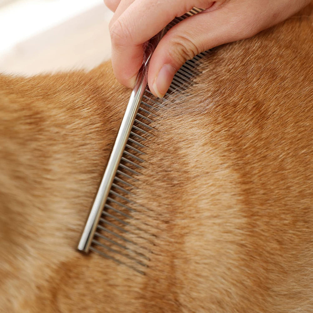 Kopal durable stainless steel construction, long-lasting tool for pet and fabric fur care.