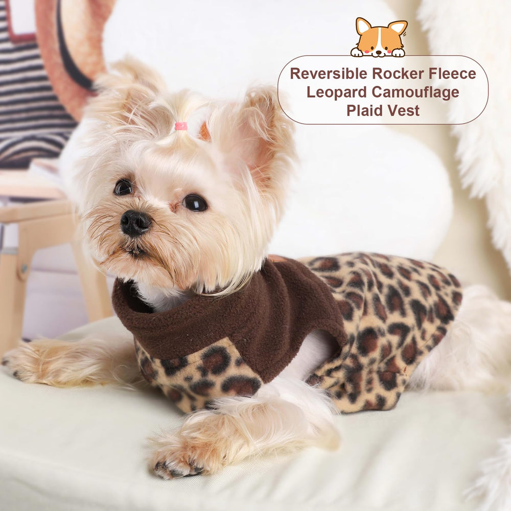 Kosiyi leopard sweater with Christmas ambiance, festive photo prop.