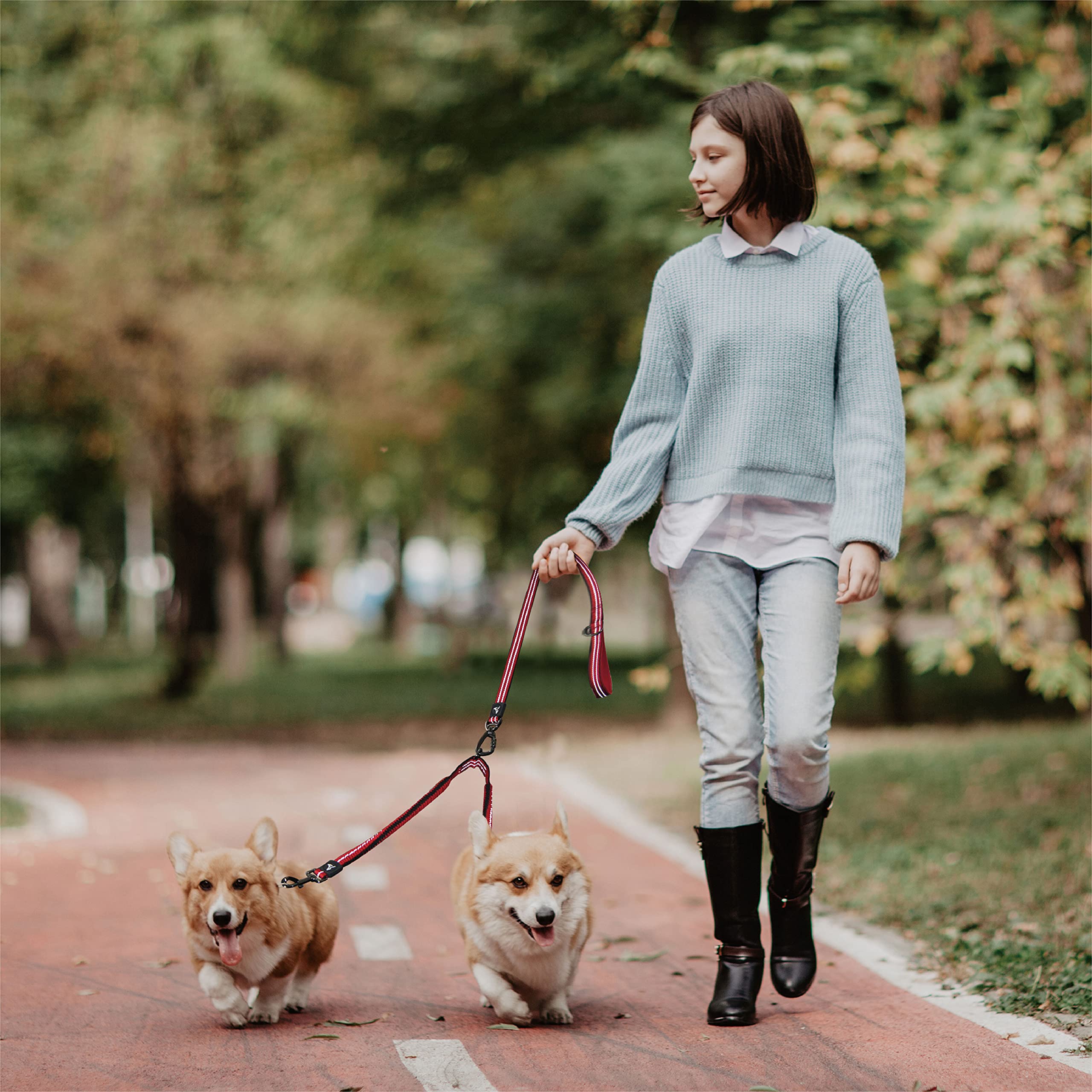 KRUZ Pet 360-degree swivel prevents twists for smoother daily outings