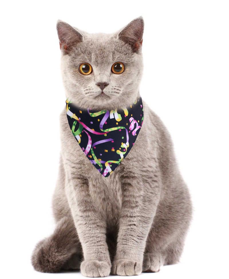 KZHAREEN quick-release buckle on Christmas collar for simple on/off