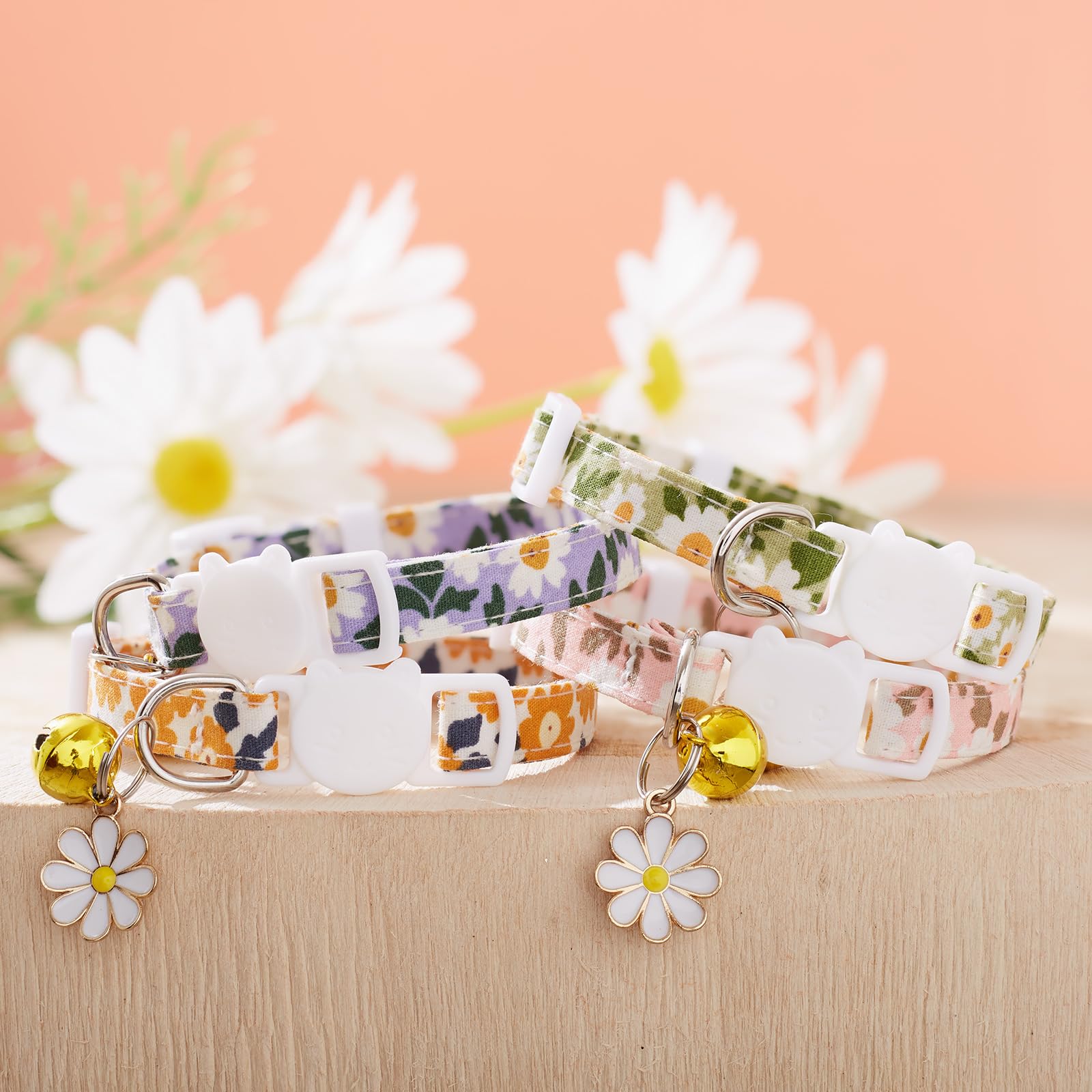 LAFAYI cute cat-face buckle design promotes safe, quick release.