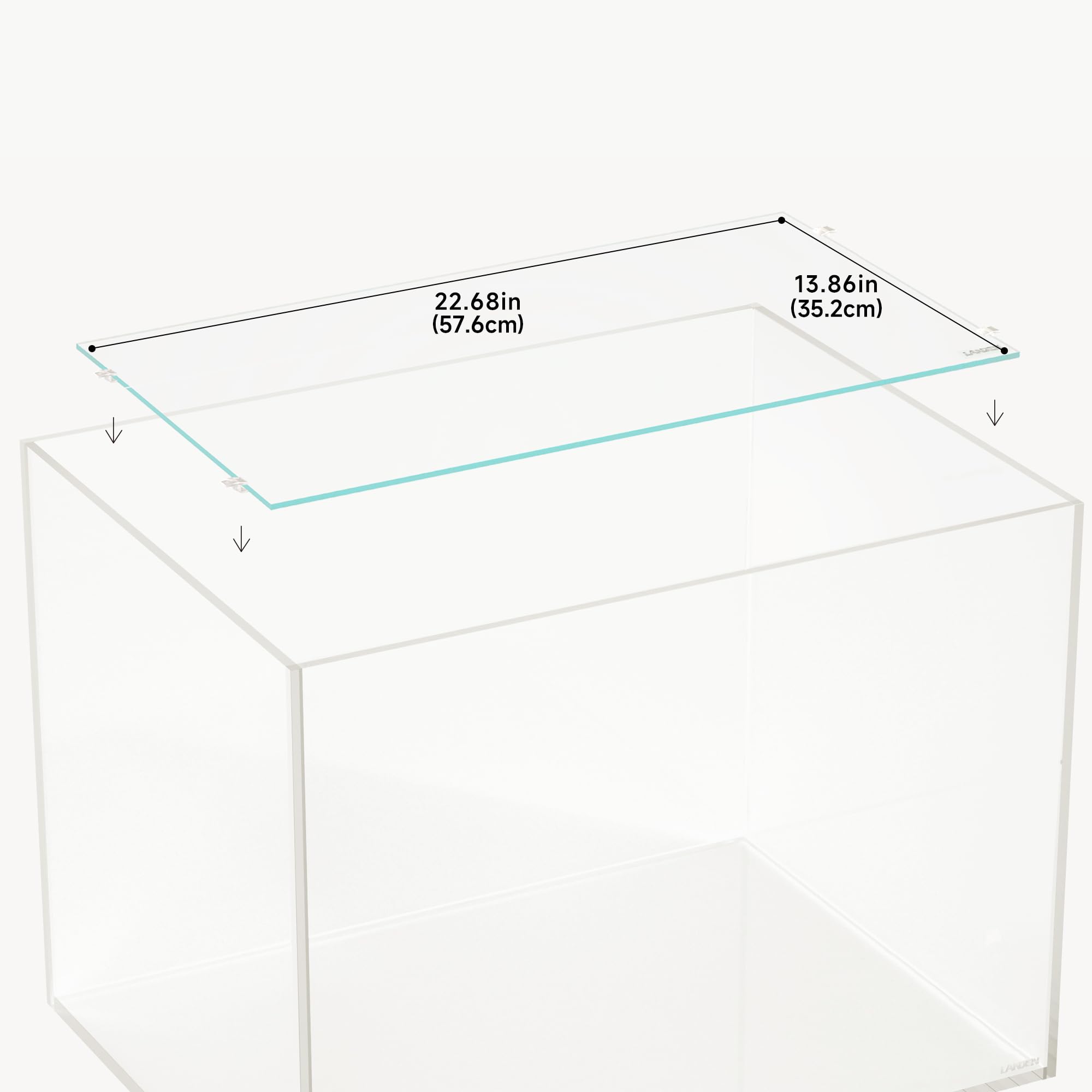 LANDEN front-rear-clearances lid design accommodates external equipment like CO2 tubes and light stands.