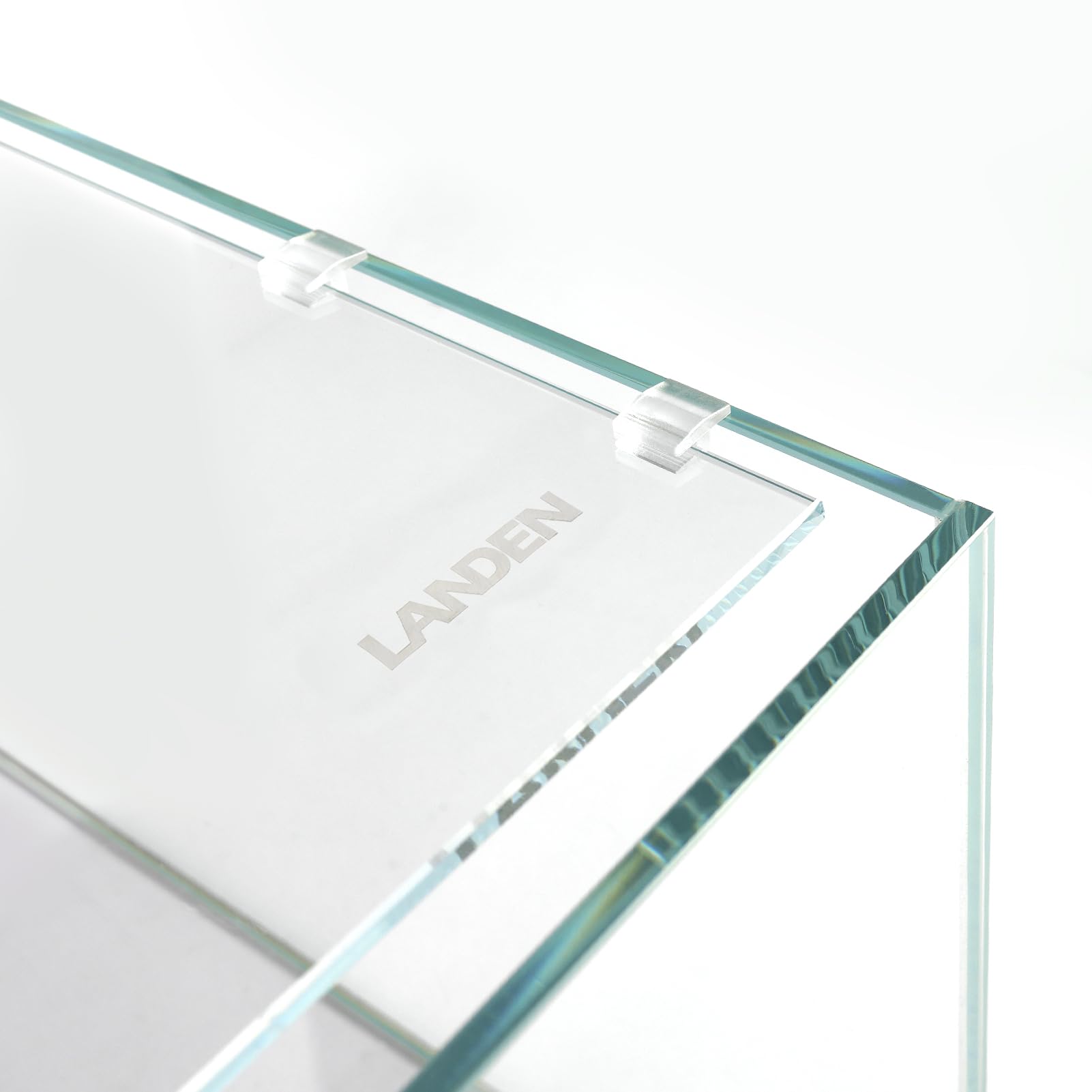 LANDEN rf604540-compatible-lid integrates smoothly with select LANDEN tanks.