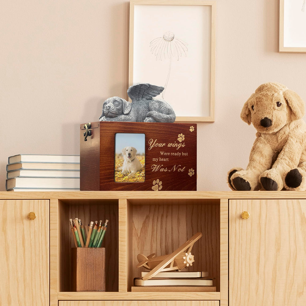 This LAZYESTHER dog urn features a secure closure closeup for reliable containment.