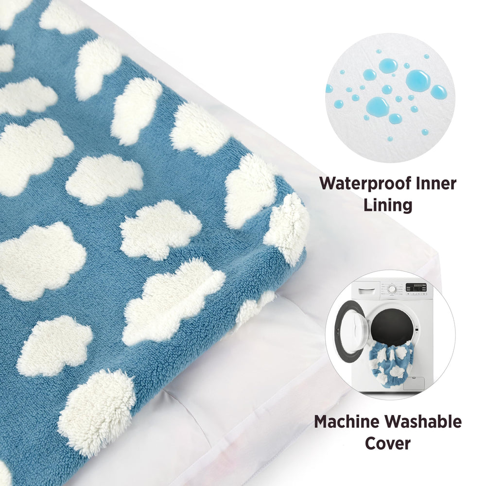 LE SURE Bed Anti-Slip Bottom keeps the bed in place during play or relaxation.