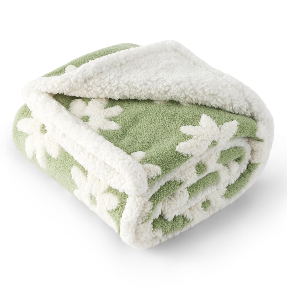 LE SURE machine-washable blanket simplifies cleaning after adventures with pets