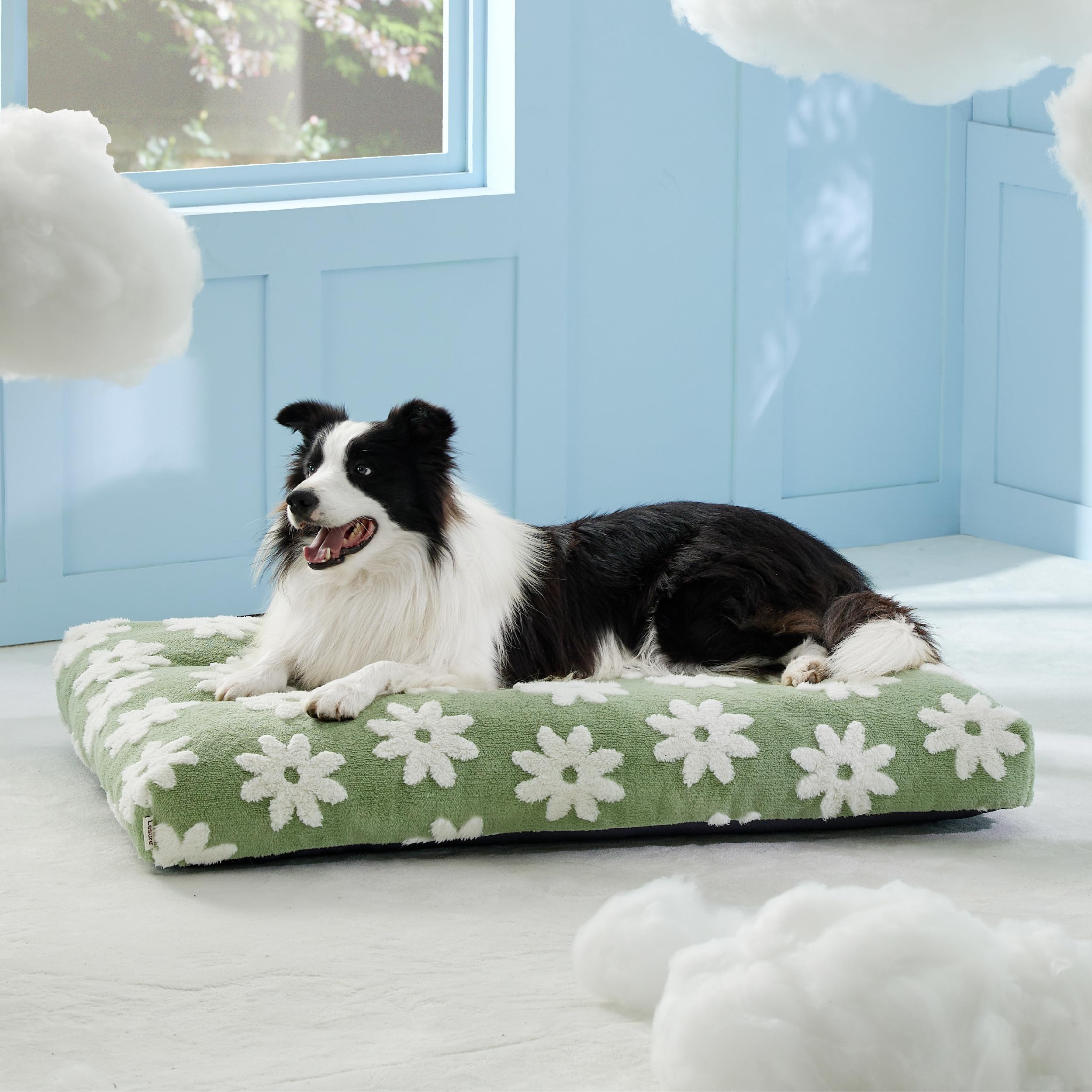 LE SURE large dog bed indoors outdoors setup showcases versatile use.