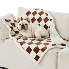 LE SURE Waterproof Dog Blanket double-sided sherpa and jacquard protects furniture while keeping pets snug.
