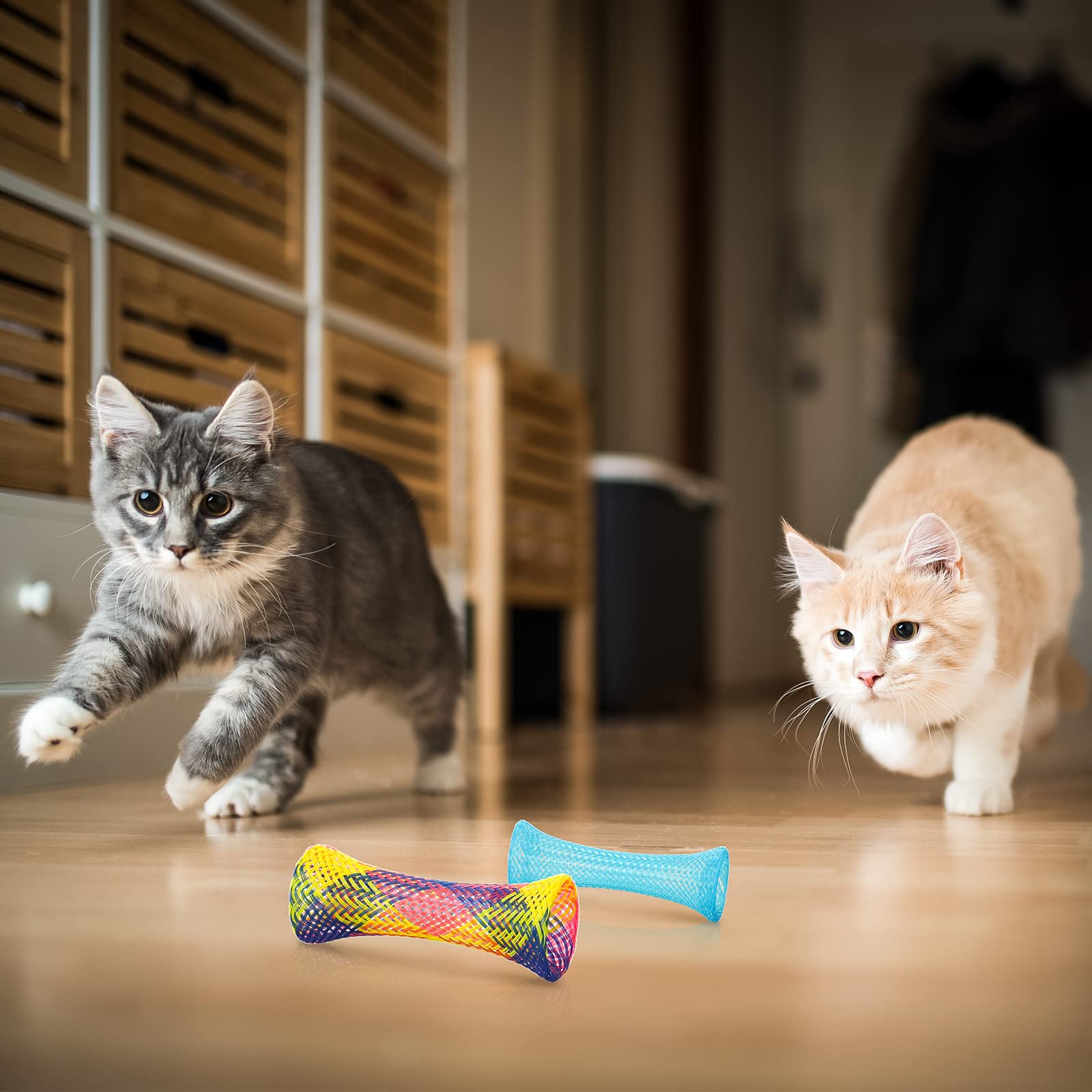 Leitee catnip option enhances engagement during playtime.