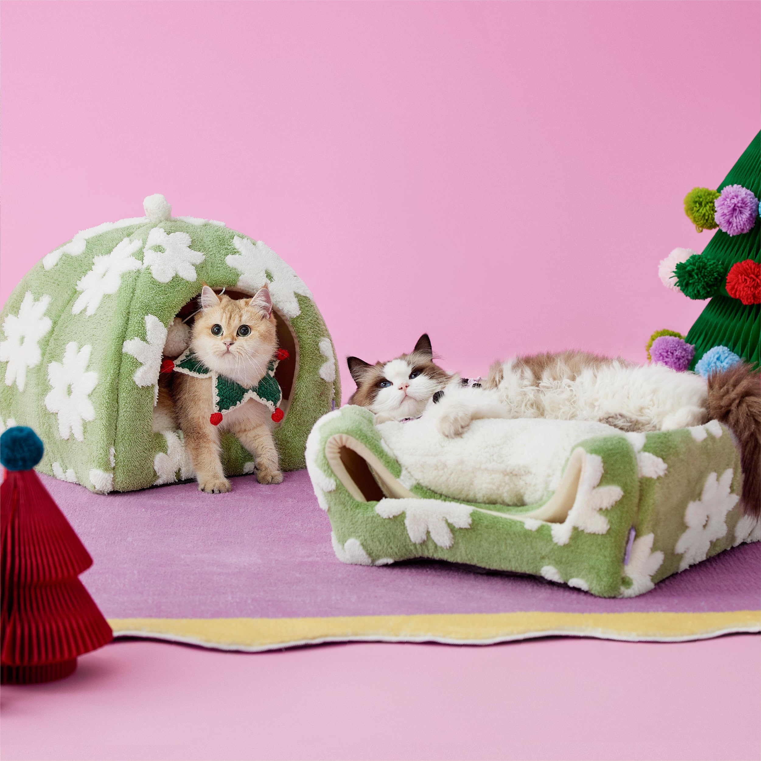 LE SURE 2-in-1 cat bed transform demonstrates versatile comfort for lounging or retreat.