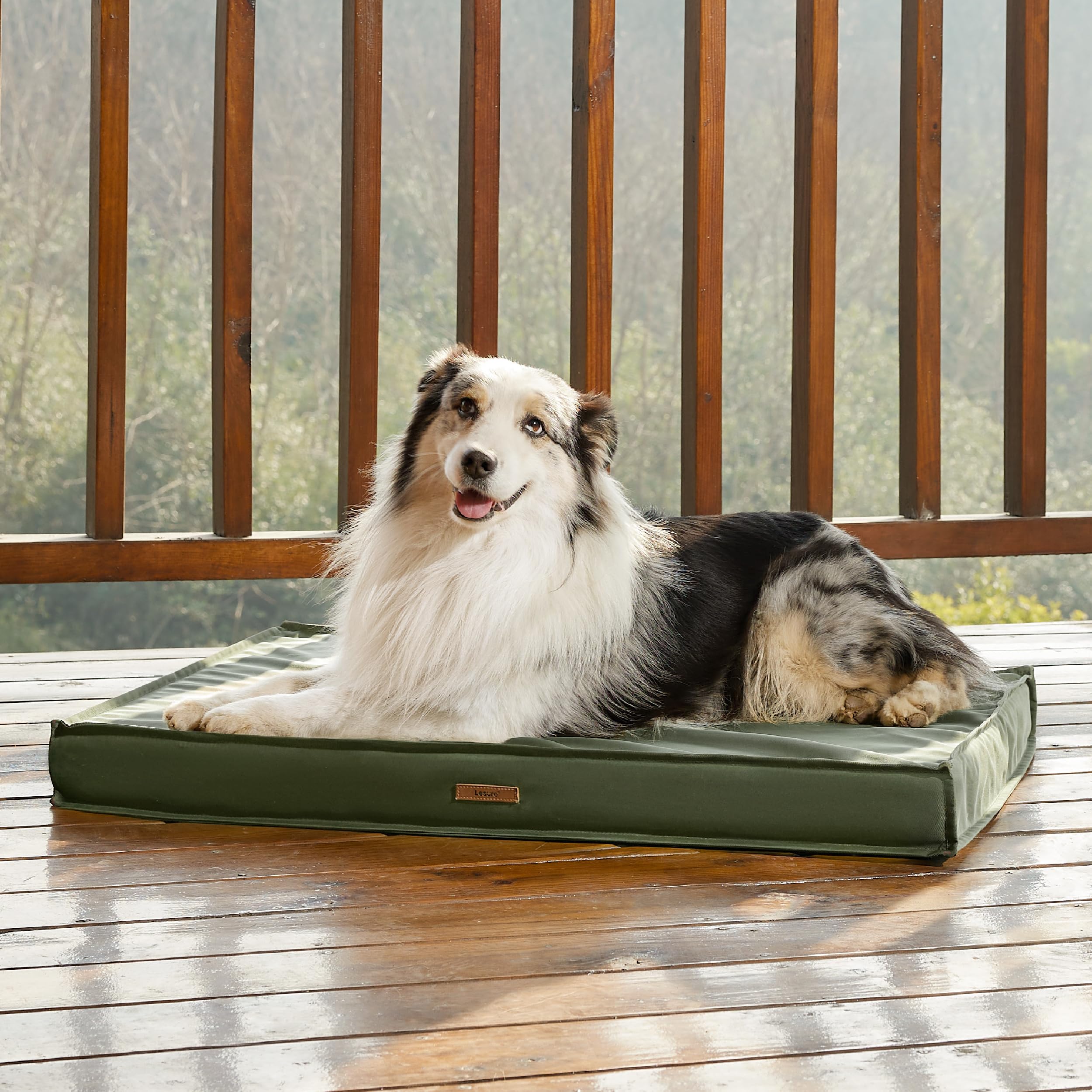 LE SURE waterproof lining image demonstrates foam protection from spills.