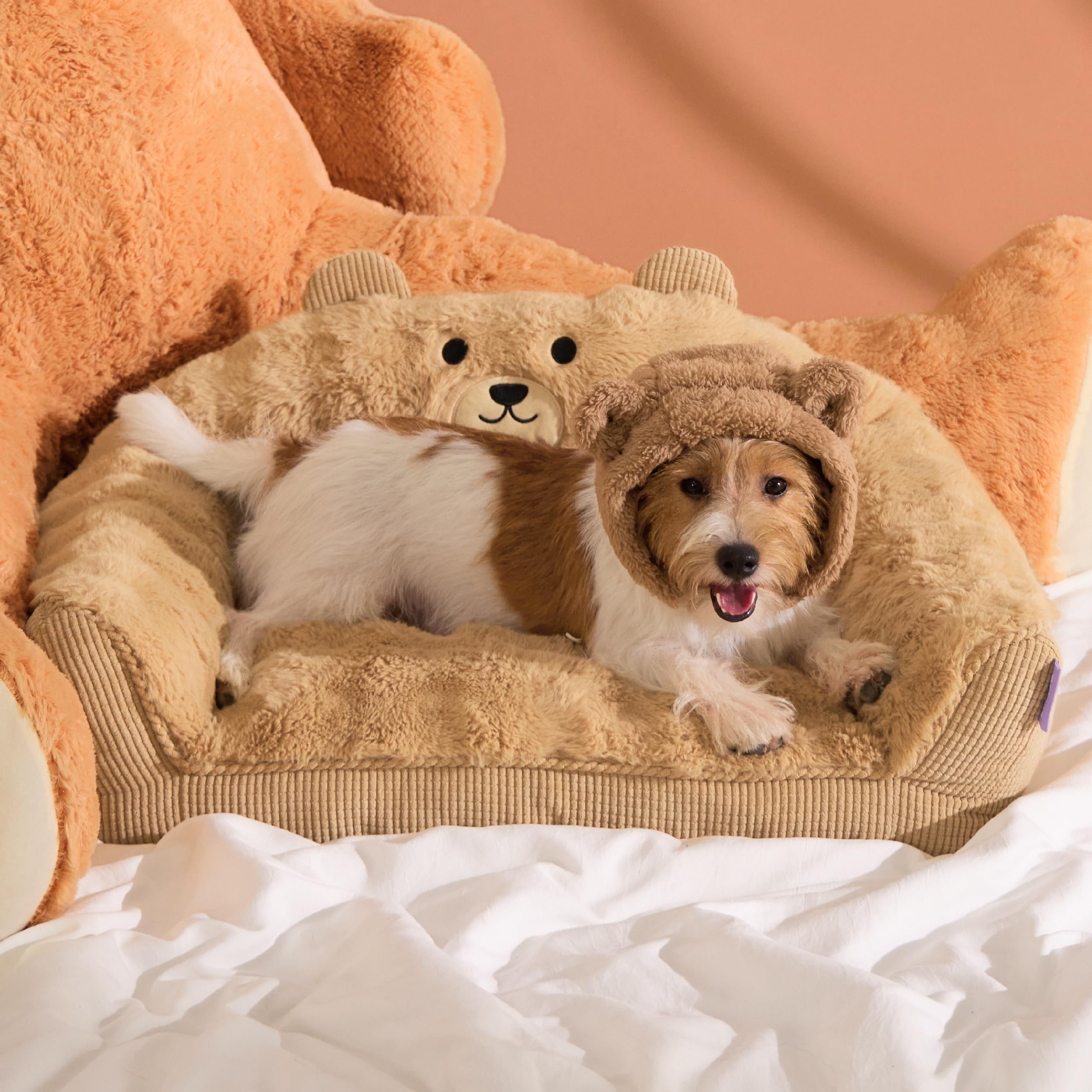 LE SURE Cat Bed bear design close-up with plush faux fur for cozy naps.