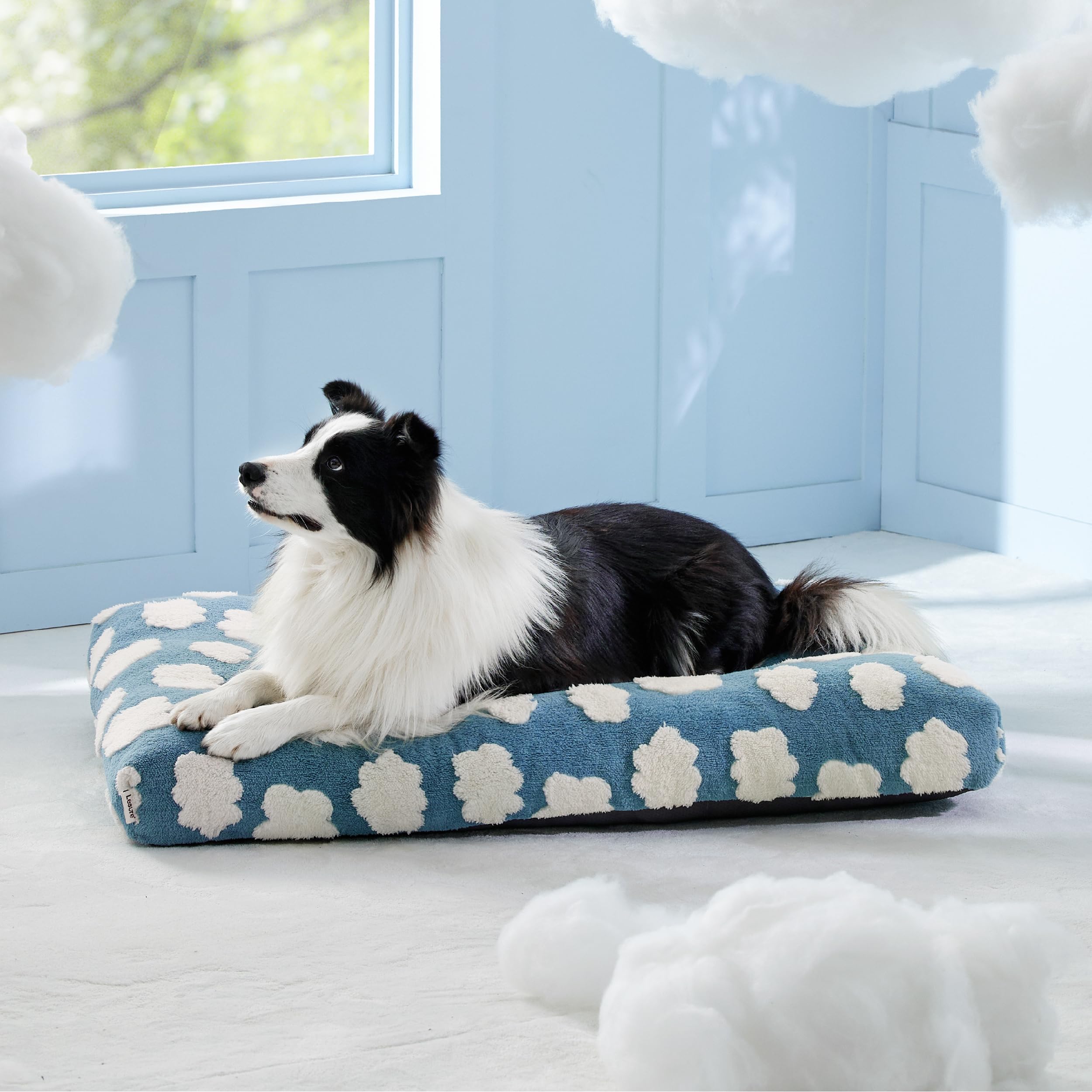 LE SURE blue removable cover on bed, easy-clean convenience