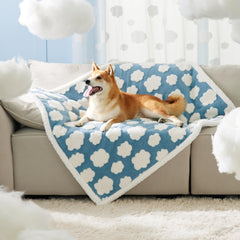 LE SURE double-sided blanket closeup shows plush sherpa and jacquard fleece warmth